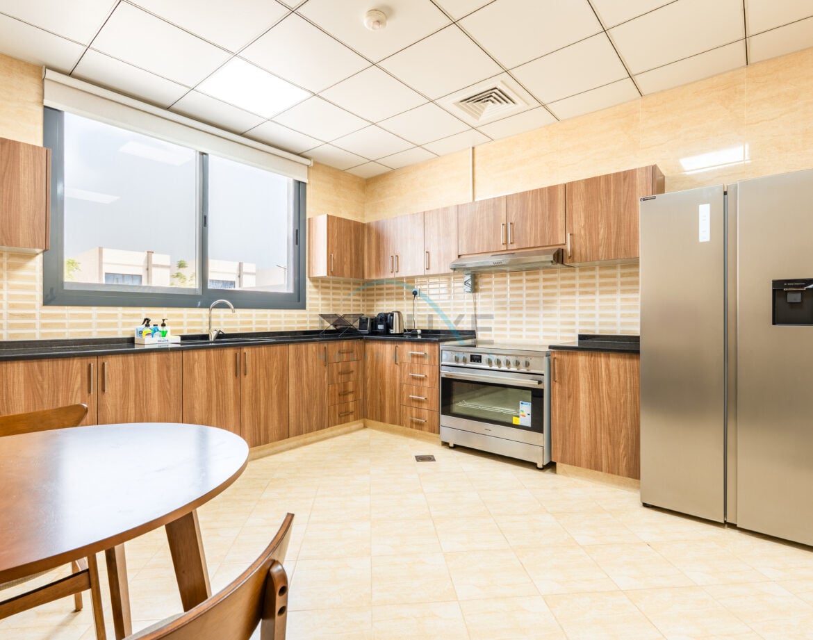 Sea and Mountain Views 4BR Plus Assistant Room with Own Kids’ Play Area, Spacious Outdoor Lounge and BBQ, Al Dana Island — photo 12