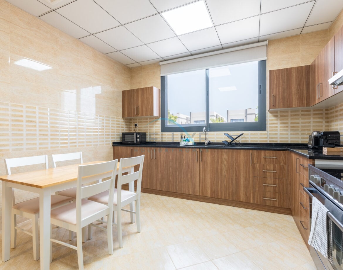 Modern 4BR with Assistant Room Retreat Villa, Facing Sea and Mountain Views, BBQ and Spacious Backyard, Al Dana Island — photo 12