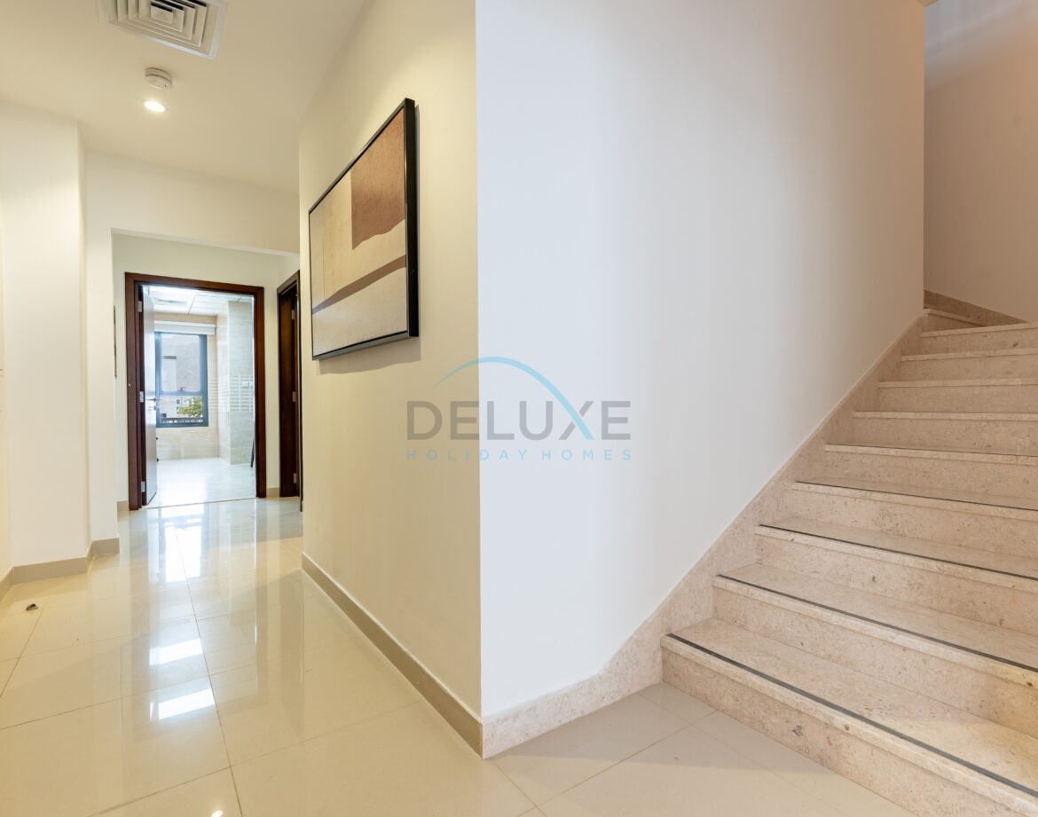 Contemporary 4BR Villa with Assistant & Driver Rooms, Gulf Views, BBQ and Outdoor Lounge, Al Dana Island — photo 14