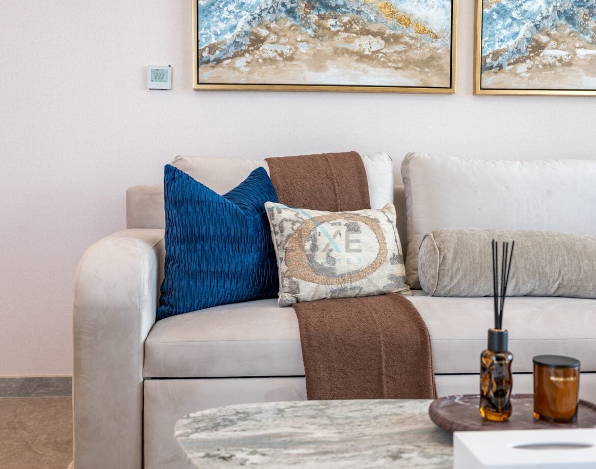 Sky-Level 1BR with Spacious Balcony Overlooking the Canal, Minutes from Downtown, Peninsula Four — photo 14