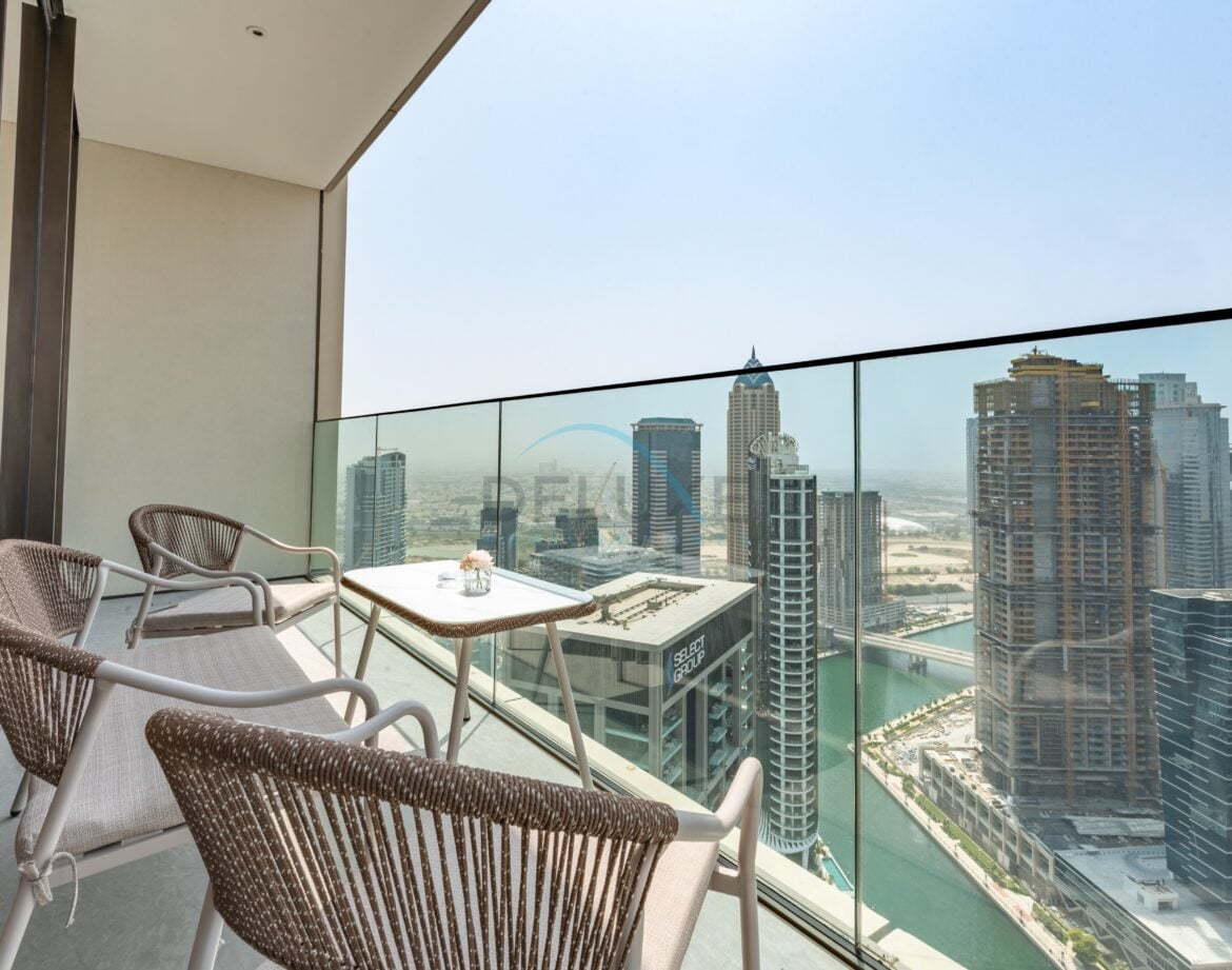 Sky-Level 1BR with Spacious Balcony Overlooking the Canal, Minutes from Downtown, Peninsula Four — photo 3