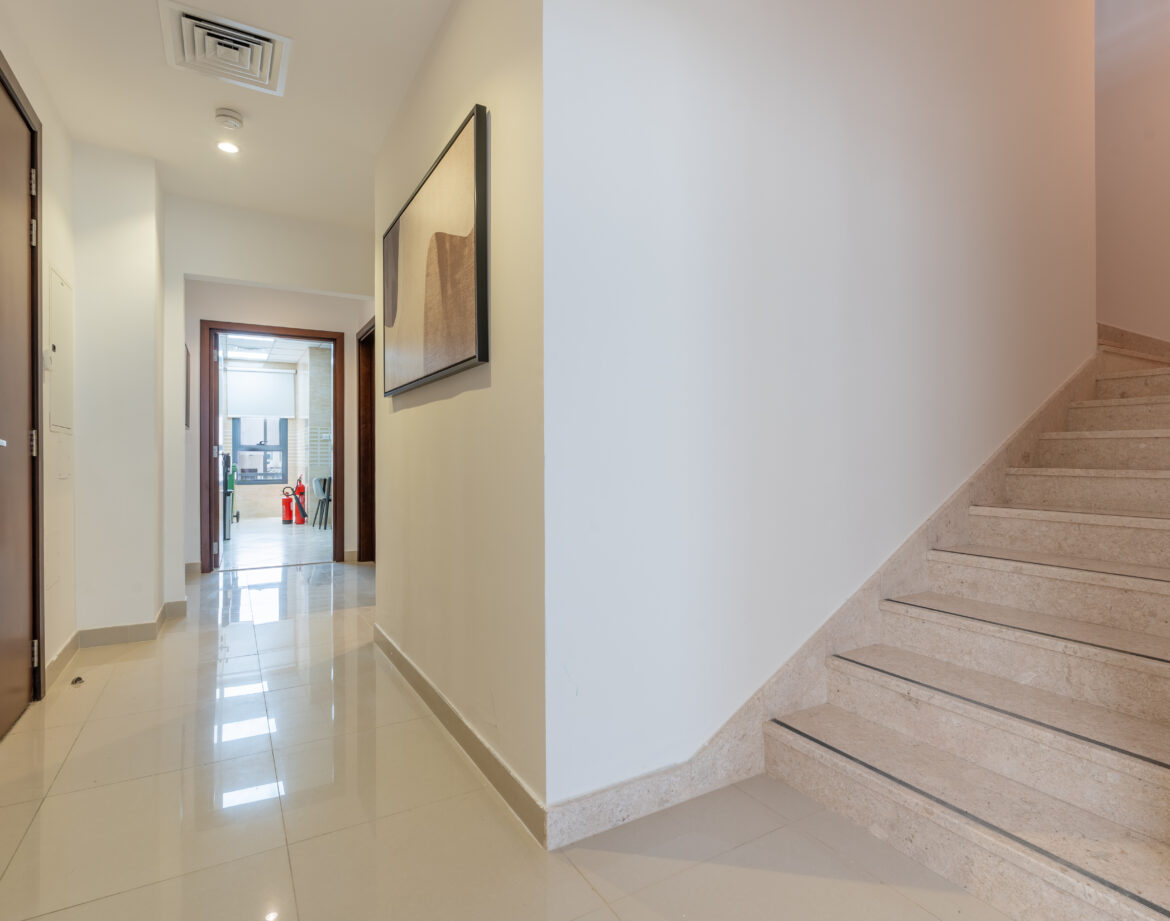 Modern 4BR Villa with Assistant and Driver Room, Spacious Backyard and BBQ Overlooking Gulf Views, Al Dana Island, — photo 16