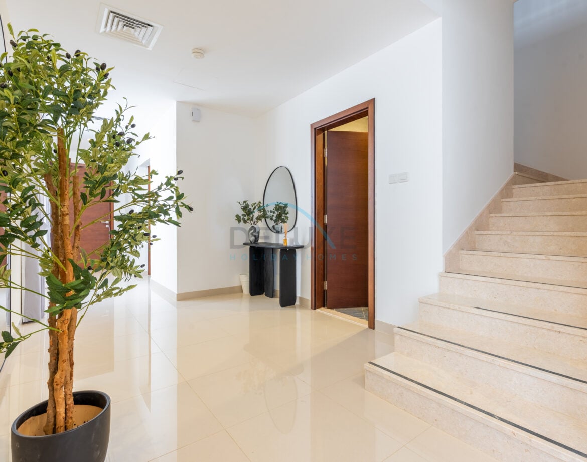 Modern 4BR with Assistant Room Retreat Villa, Facing Sea and Mountain Views, BBQ and Spacious Backyard, Al Dana Island — photo 17