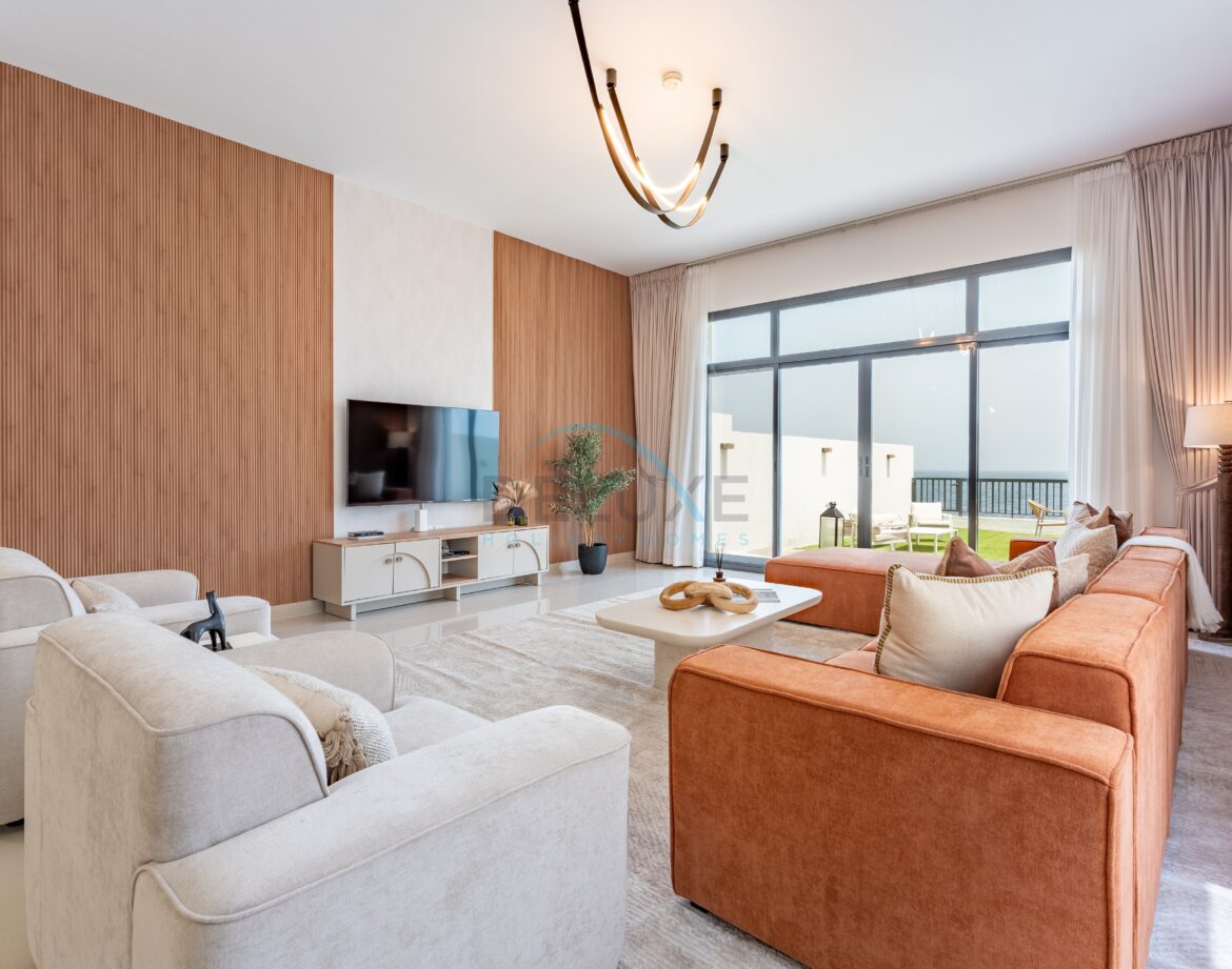 Contemporary 4BR Villa with Assistant & Driver Rooms, Gulf Views, BBQ and Outdoor Lounge, Al Dana Island — photo 17