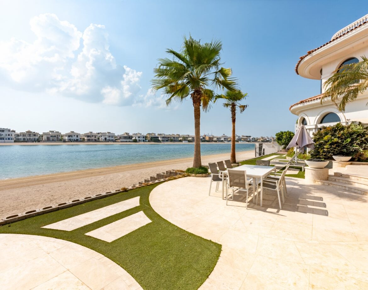 Beachfront 6BR Villa with Two Assistant Rooms, Thatched Poolside Cabana, Private Pool, BBQ Area & Private Beach Access in Frond P — photo 16