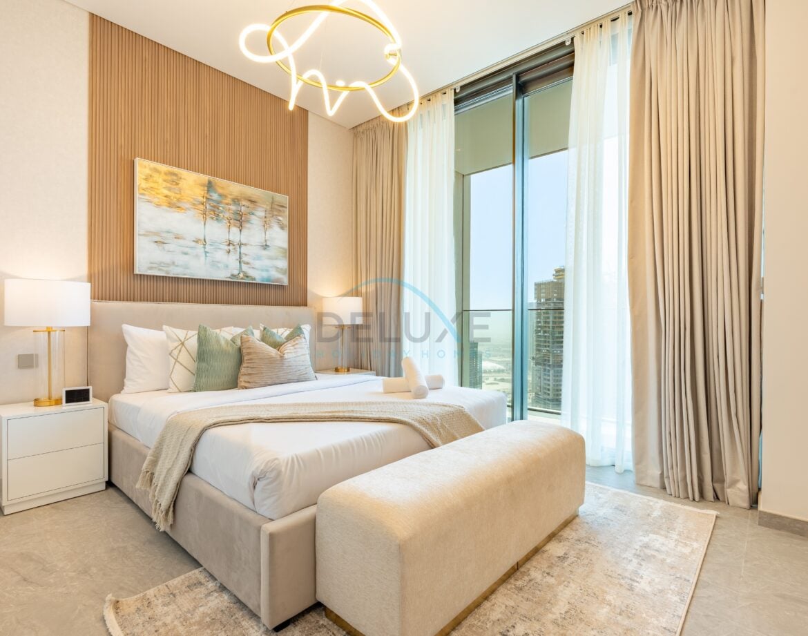 Sky-Level 1BR with Spacious Balcony Overlooking the Canal, Minutes from Downtown, Peninsula Four — photo 4