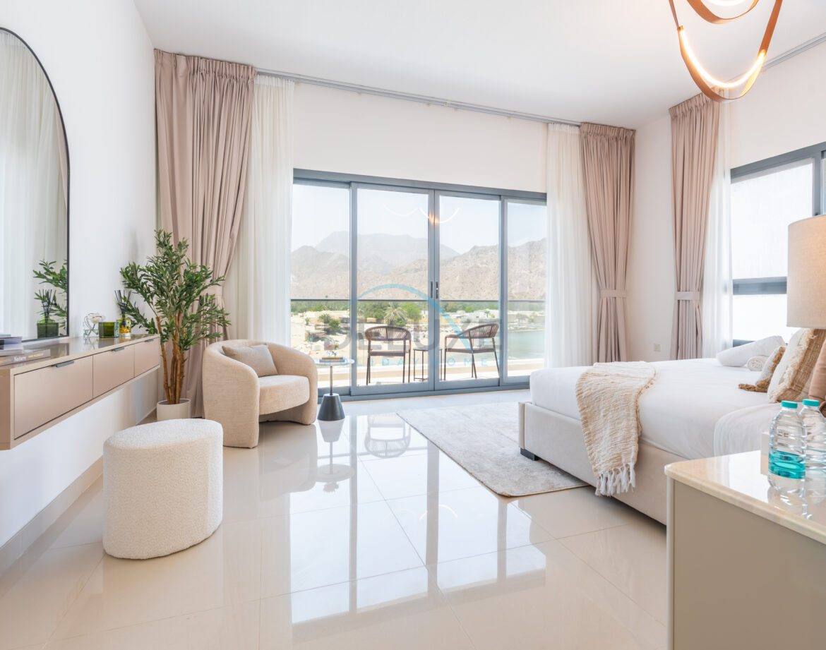Modern 4BR with Assistant Room Retreat Villa, Facing Sea and Mountain Views, BBQ and Spacious Backyard, Al Dana Island — photo 19