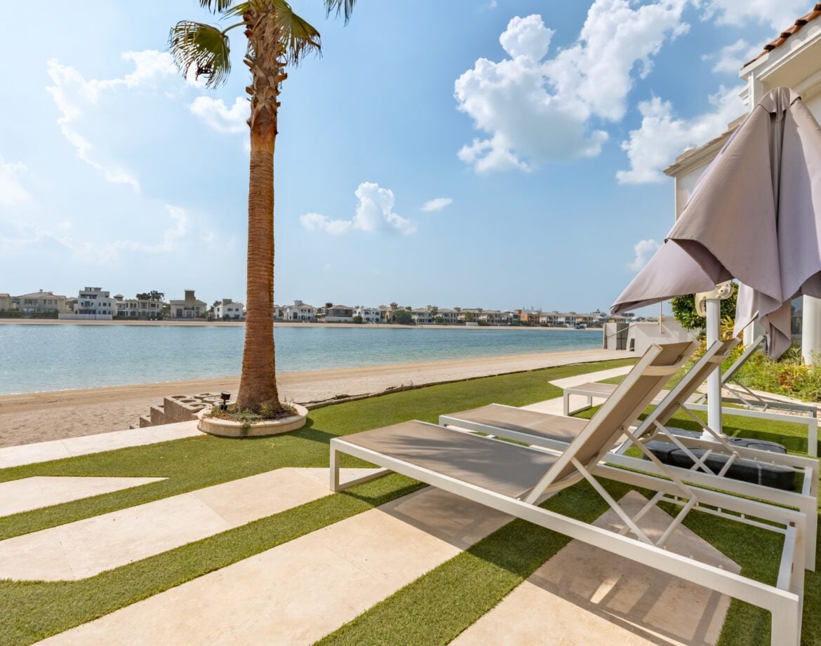 Beachfront 6BR Villa with Two Assistant Rooms, Thatched Poolside Cabana, Private Pool, BBQ Area & Private Beach Access in Frond P — photo 18