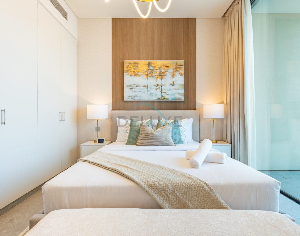 Sky-Level 1BR with Spacious Balcony Overlooking the Canal, Minutes from Downtown, Peninsula Four — photo 21