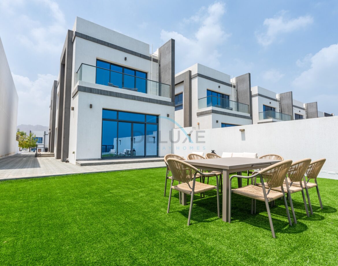 Contemporary 4BR Villa with Assistant & Driver Rooms, Gulf Views, BBQ and Outdoor Lounge, Al Dana Island — photo 4