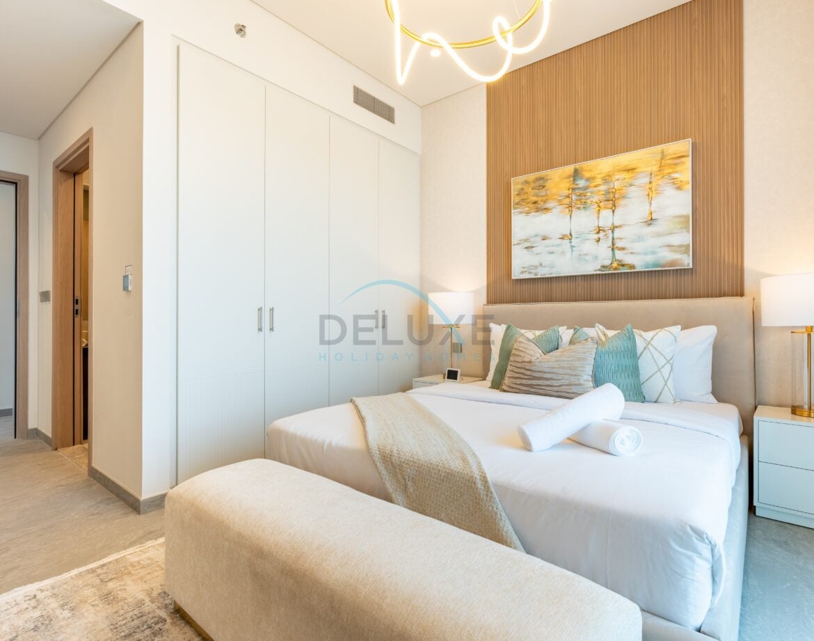 Sky-Level 1BR with Spacious Balcony Overlooking the Canal, Minutes from Downtown, Peninsula Four — photo 22