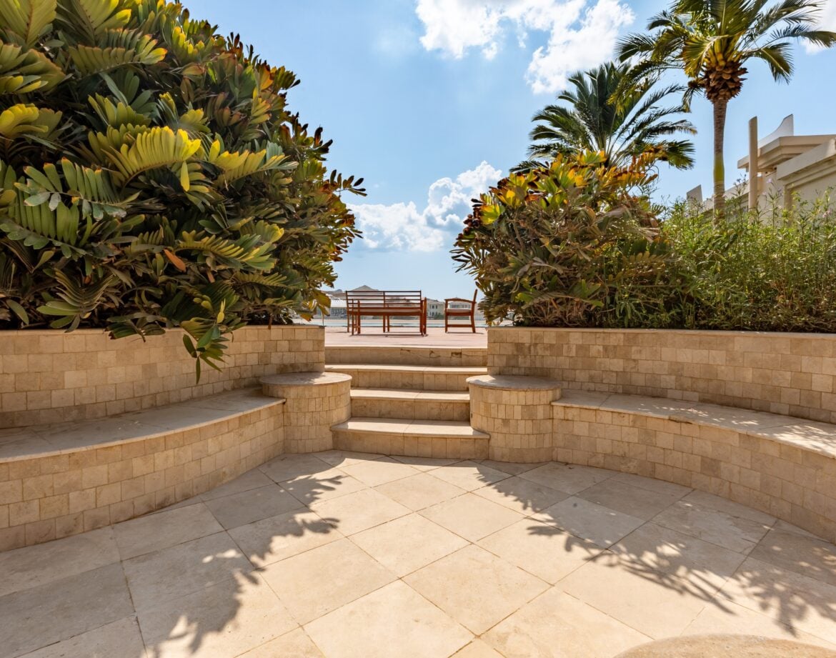 Beachfront 6BR Villa with Two Assistant Rooms, Thatched Poolside Cabana, Private Pool, BBQ Area & Private Beach Access in Frond P — photo 20