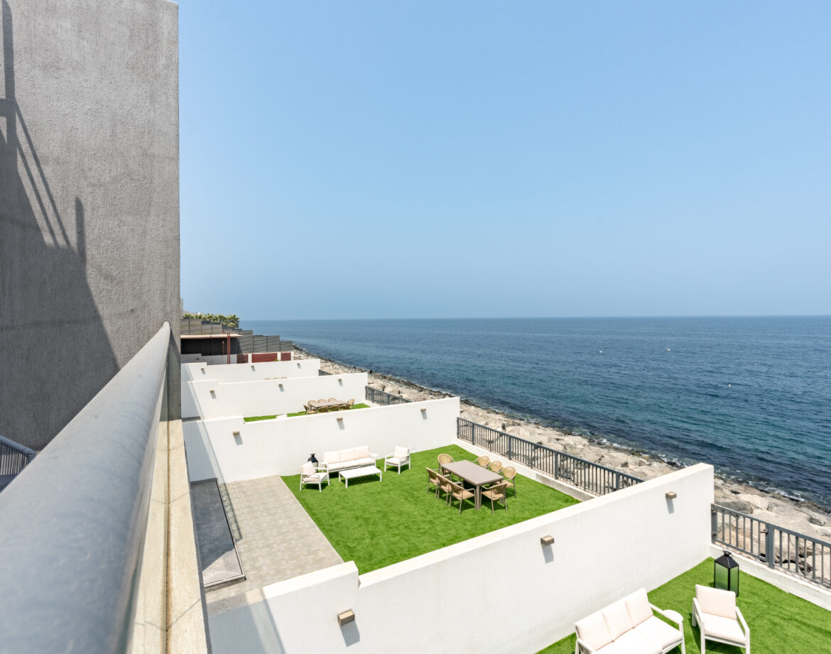 Modern 4BR Villa with Assistant and Driver Room, Spacious Backyard and BBQ Overlooking Gulf Views, Al Dana Island, — photo 25