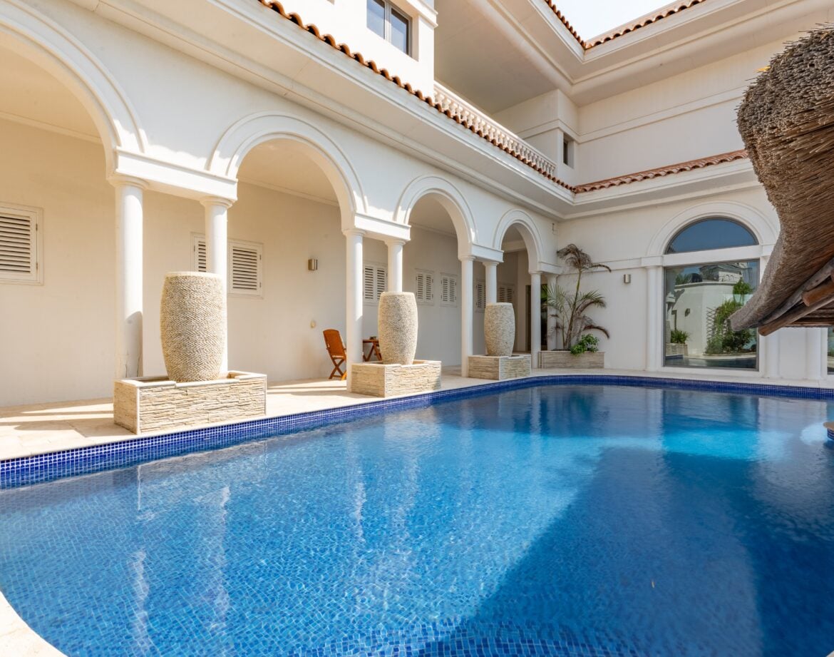 Beachfront 6BR Villa with Two Assistant Rooms, Thatched Poolside Cabana, Private Pool, BBQ Area & Private Beach Access in Frond P — photo 22