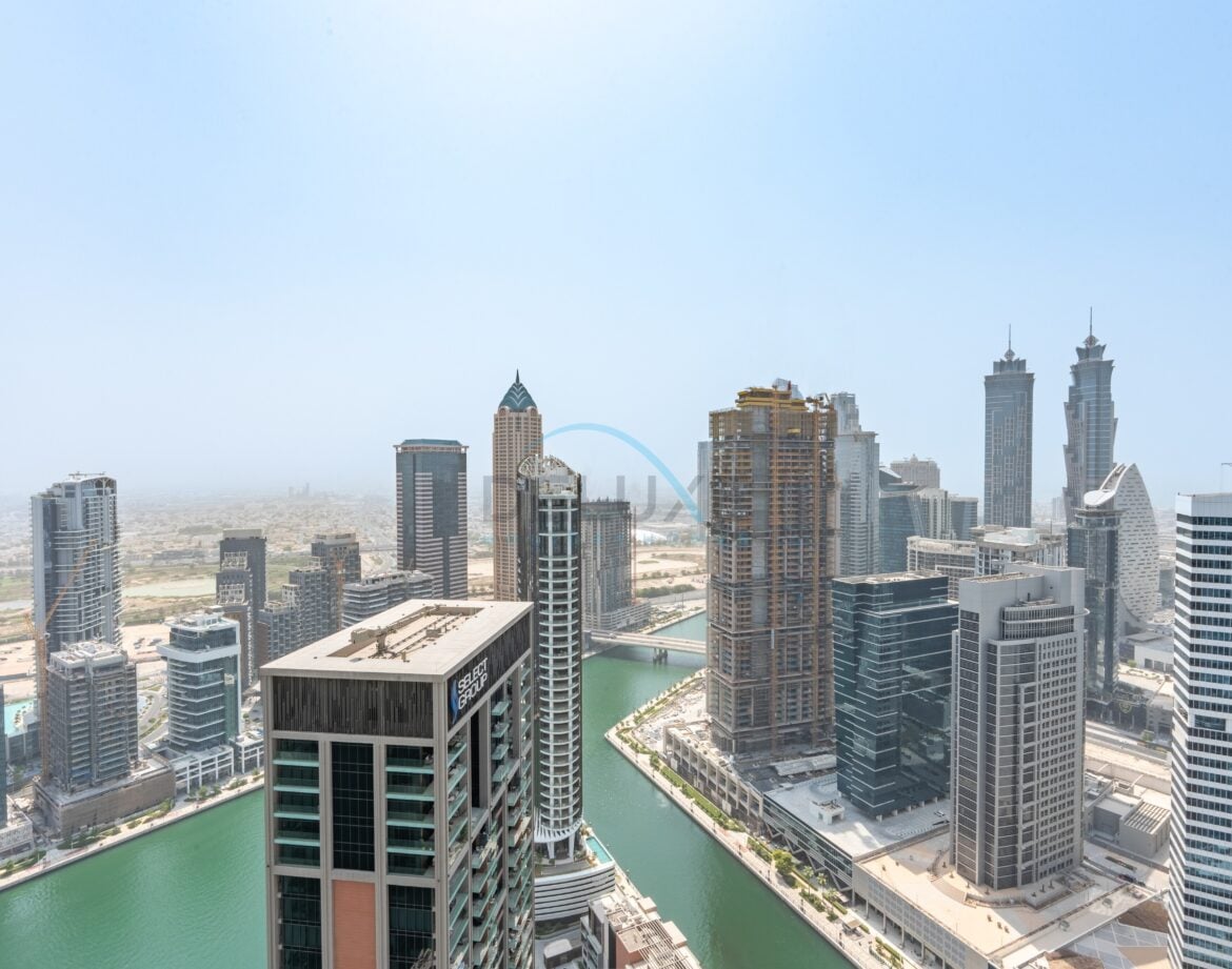 Sky-Level 1BR with Spacious Balcony Overlooking the Canal, Minutes from Downtown, Peninsula Four — photo 25