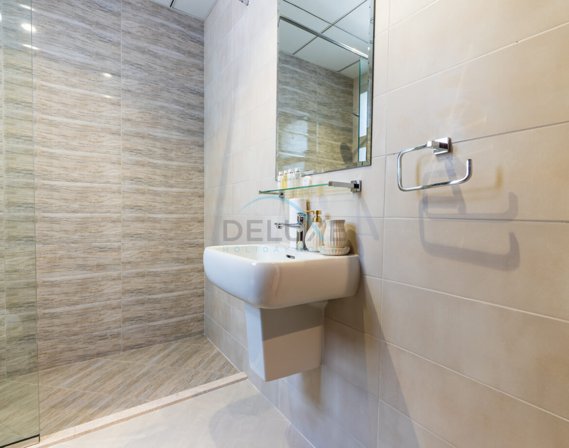 Facing Sea and Mountain 4BR Plus Assistant and Driver’s Room with Own Backyard, BBQ and Spacious Layout, Al Dana Island — photo 25