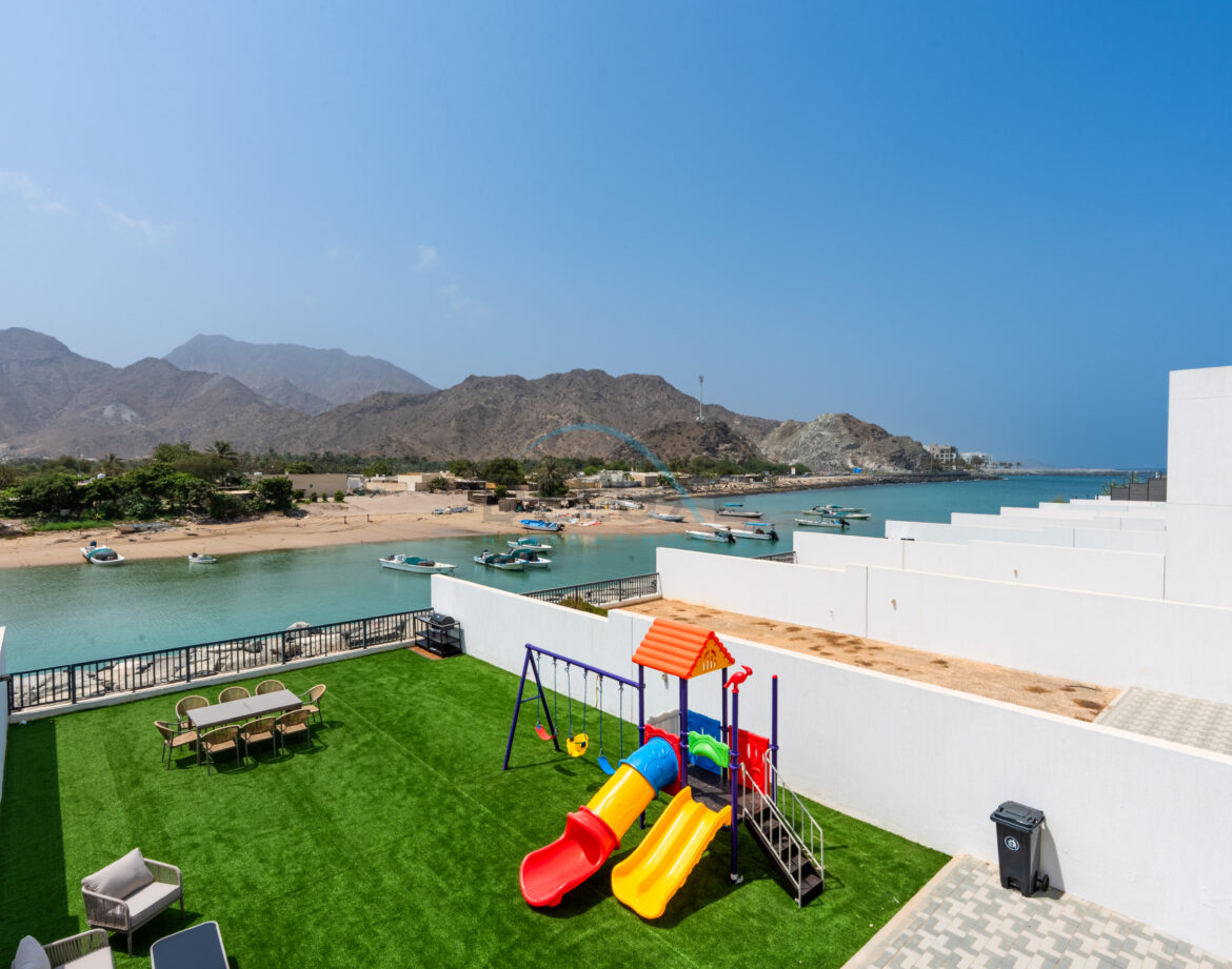 Sea and Mountain Views 4BR Plus Assistant Room with Own Kids’ Play Area, Spacious Outdoor Lounge and BBQ, Al Dana Island — photo 2