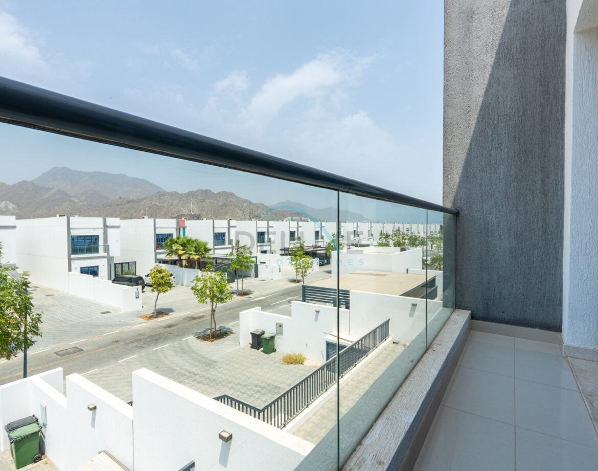 Facing Sea and Mountain 4BR Plus Assistant and Driver’s Room with Own Backyard, BBQ and Spacious Layout, Al Dana Island — photo 27