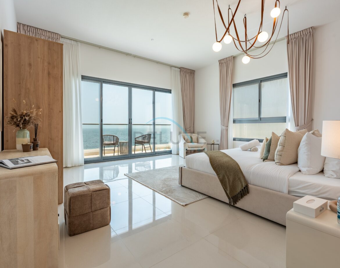 Contemporary 4BR Villa with Assistant & Driver Rooms, Gulf Views, BBQ and Outdoor Lounge, Al Dana Island — photo 26