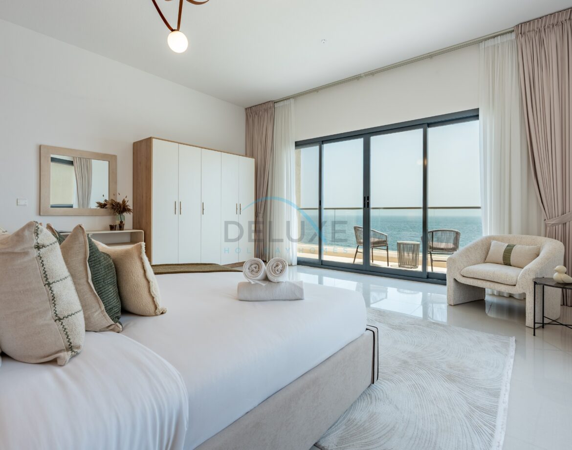 Contemporary 4BR Villa with Assistant & Driver Rooms, Gulf Views, BBQ and Outdoor Lounge, Al Dana Island — photo 31