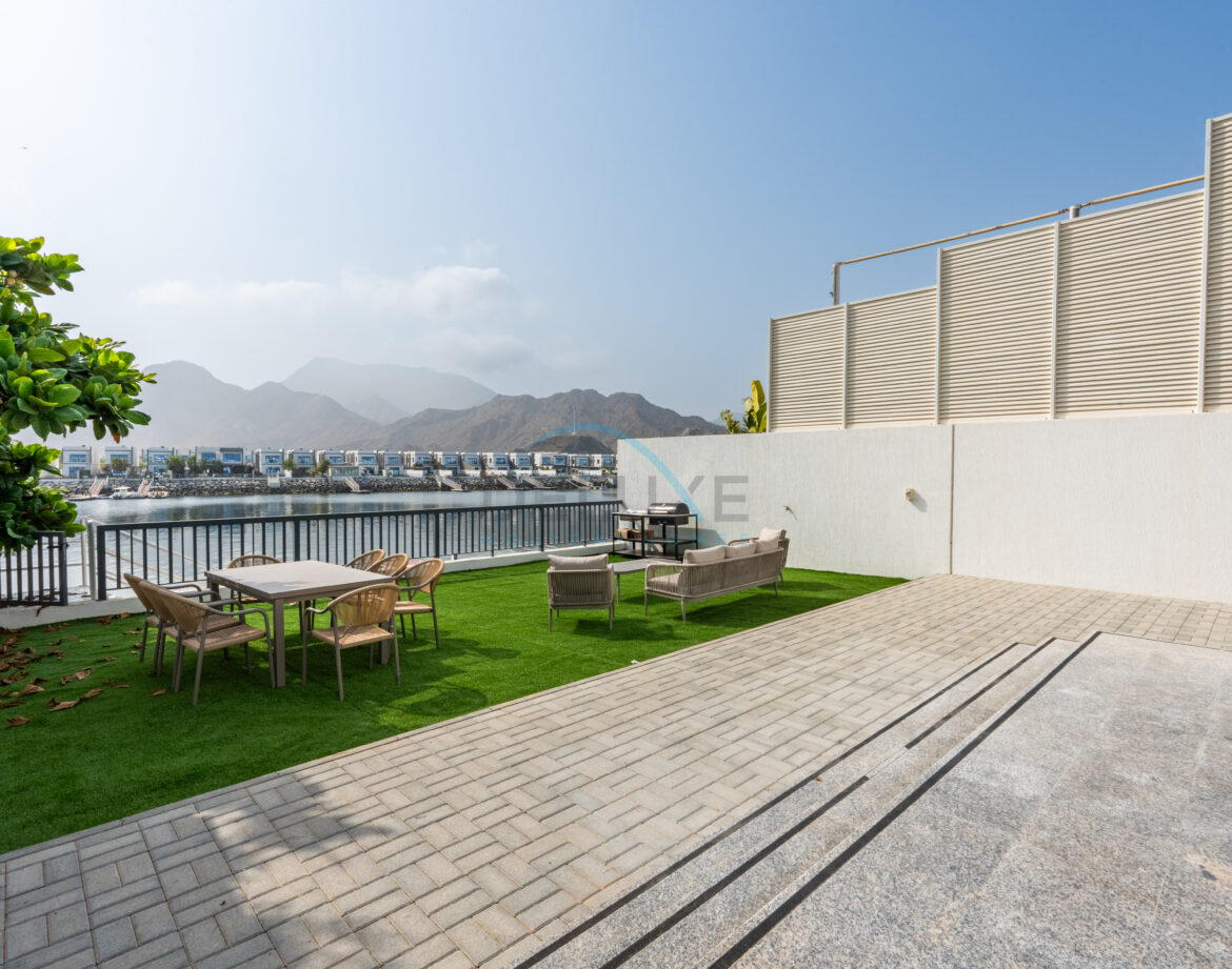 Modern 4BR Plus Assistant and Driver’s Room with Sea and Mountain Views, BBQ, Spacious Garden, Al Dana Island — photo 35