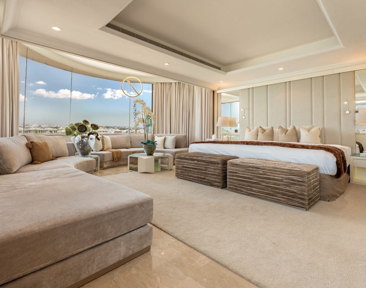 Beachfront 6BR Villa with Two Assistant Rooms, Thatched Poolside Cabana, Private Pool, BBQ Area & Private Beach Access in Frond P — photo 4