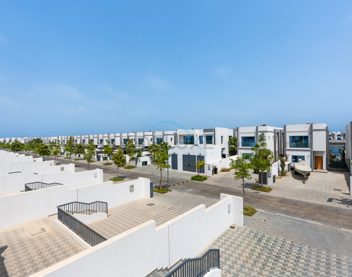 Sea and Mountain Views 4BR Plus Assistant Room with Own Kids’ Play Area, Spacious Outdoor Lounge and BBQ, Al Dana Island — photo 39