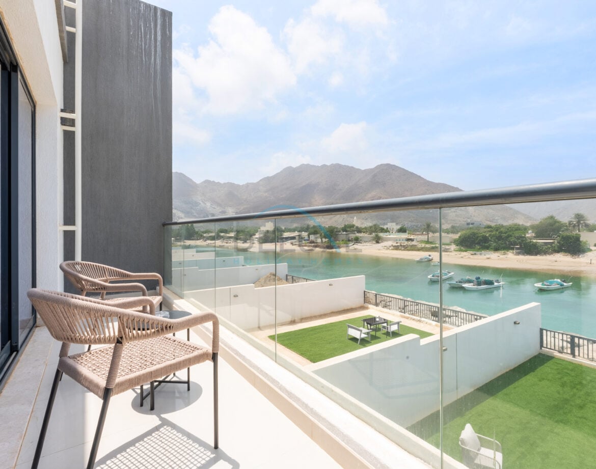 Modern 4BR with Assistant Room Retreat Villa, Facing Sea and Mountain Views, BBQ and Spacious Backyard, Al Dana Island — photo 40