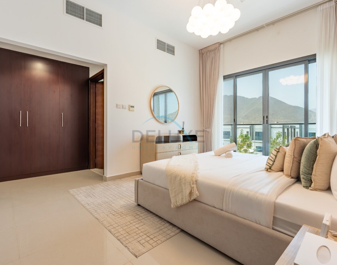 Contemporary 4BR Villa with Assistant & Driver Rooms, Gulf Views, BBQ and Outdoor Lounge, Al Dana Island — photo 38
