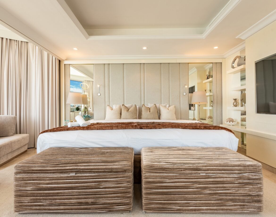 Beachfront 6BR Villa with Two Assistant Rooms, Thatched Poolside Cabana, Private Pool, BBQ Area & Private Beach Access in Frond P — photo 31