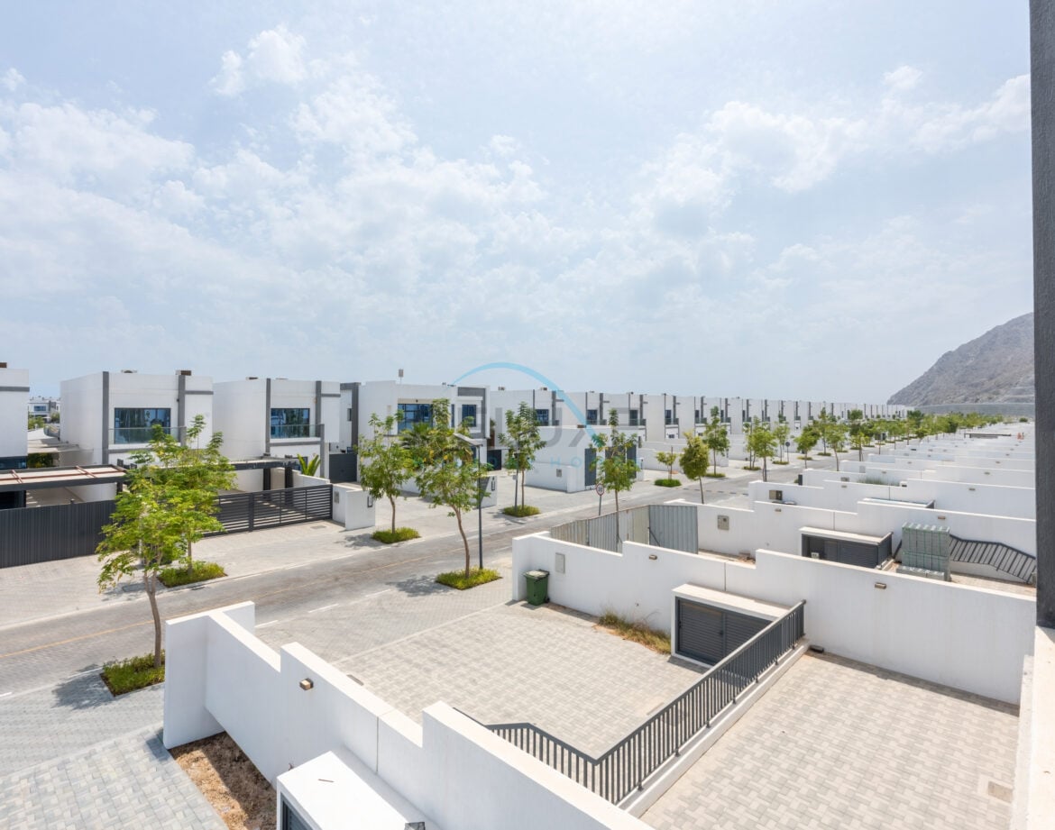 Modern 4BR with Assistant Room Retreat Villa, Facing Sea and Mountain Views, BBQ and Spacious Backyard, Al Dana Island — photo 41