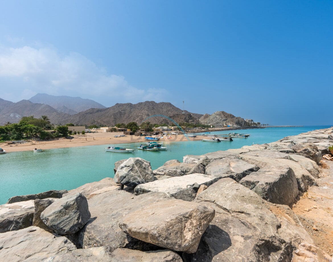 Sea and Mountain Views 4BR Plus Assistant Room with Own Kids’ Play Area, Spacious Outdoor Lounge and BBQ, Al Dana Island — photo 42