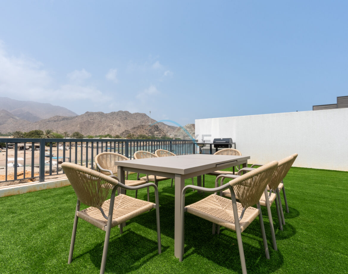 Modern 4BR with Assistant Room Retreat Villa, Facing Sea and Mountain Views, BBQ and Spacious Backyard, Al Dana Island — photo 42
