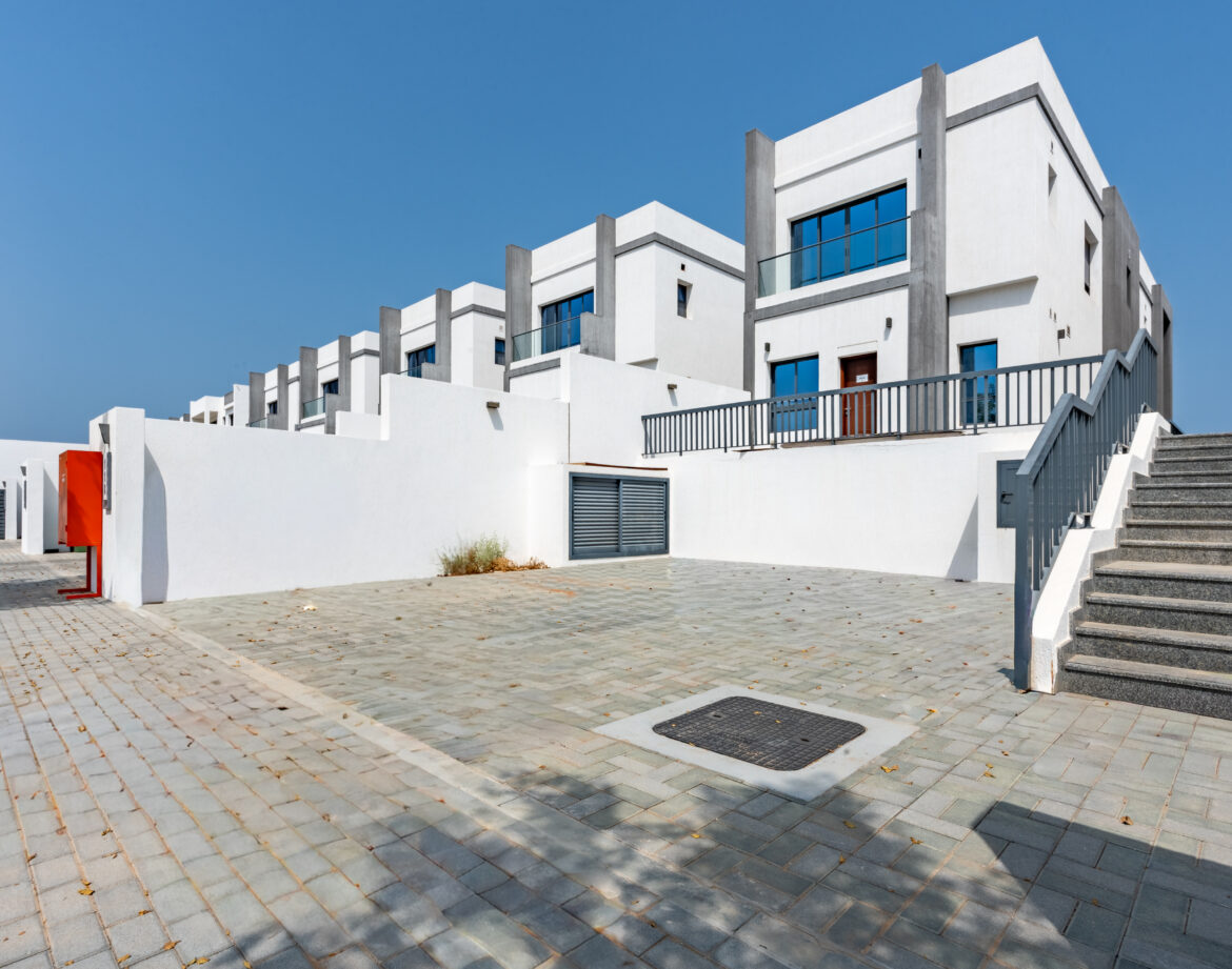 Modern 4BR Villa with Assistant and Driver Room, Spacious Backyard and BBQ Overlooking Gulf Views, Al Dana Island, — photo 42