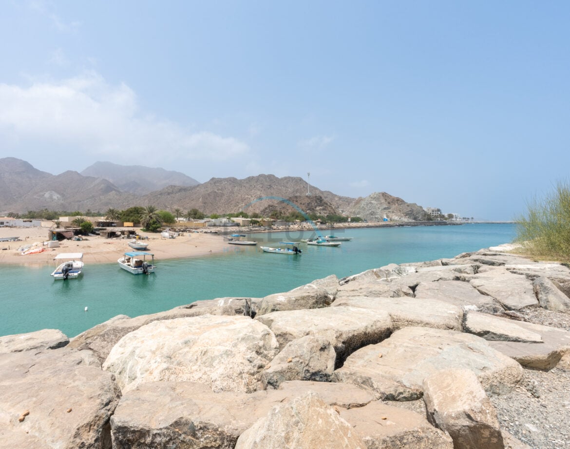 Modern 4BR with Assistant Room Retreat Villa, Facing Sea and Mountain Views, BBQ and Spacious Backyard, Al Dana Island — photo 43