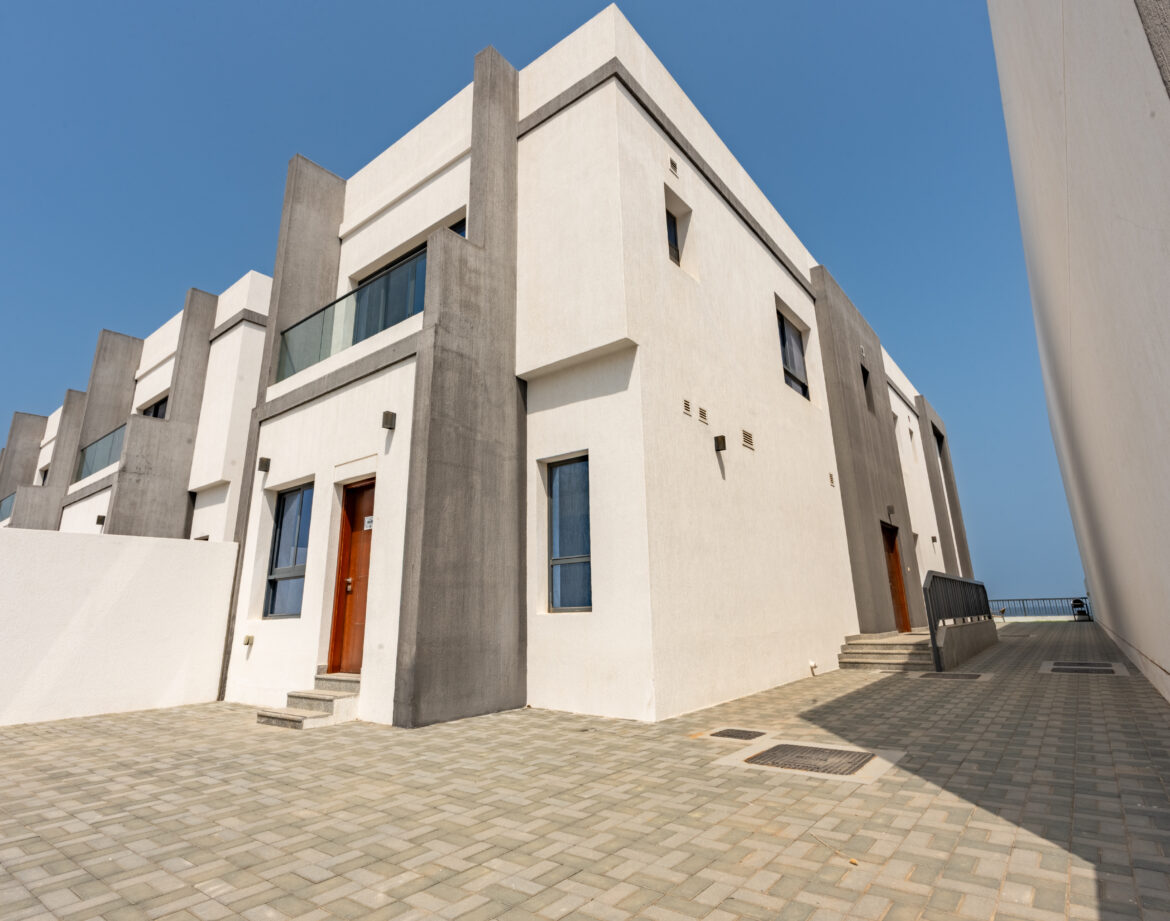 Modern 4BR Villa with Assistant and Driver Room, Spacious Backyard and BBQ Overlooking Gulf Views, Al Dana Island, — photo 43
