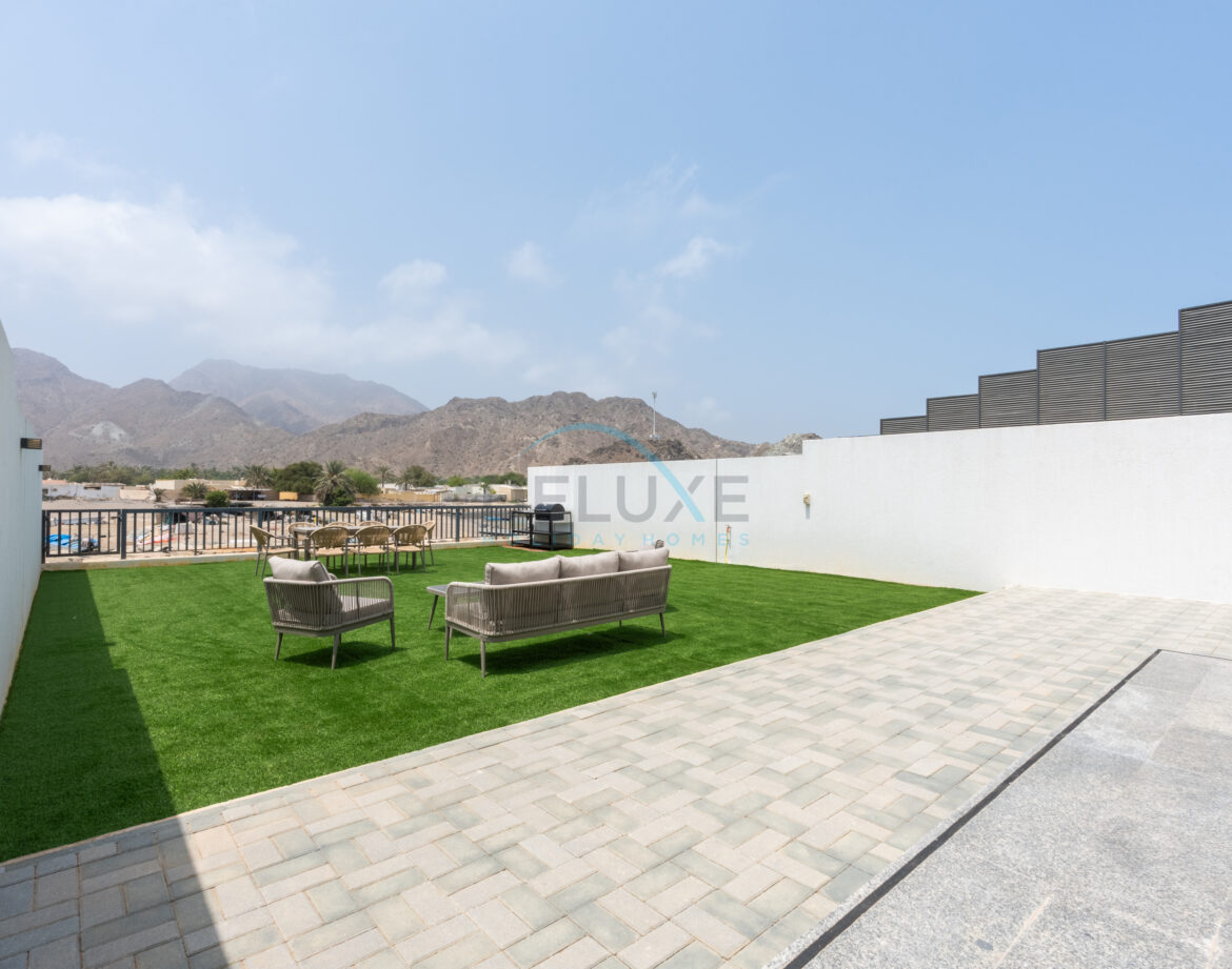 Modern 4BR with Assistant Room Retreat Villa, Facing Sea and Mountain Views, BBQ and Spacious Backyard, Al Dana Island — photo 44