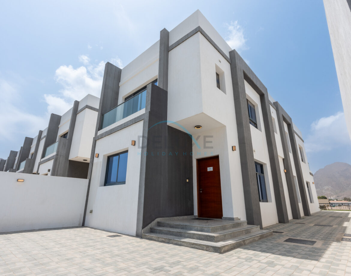 Modern 4BR with Assistant Room Retreat Villa, Facing Sea and Mountain Views, BBQ and Spacious Backyard, Al Dana Island — photo 46