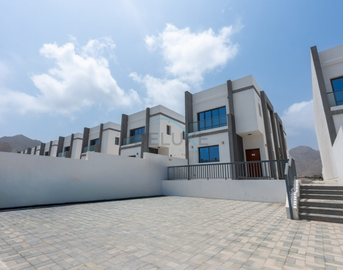 Modern 4BR with Assistant Room Retreat Villa, Facing Sea and Mountain Views, BBQ and Spacious Backyard, Al Dana Island — photo 47