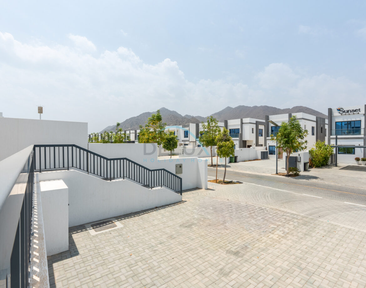 Facing Sea and Mountain 4BR Plus Assistant and Driver’s Room with Own Backyard, BBQ and Spacious Layout, Al Dana Island — photo 48