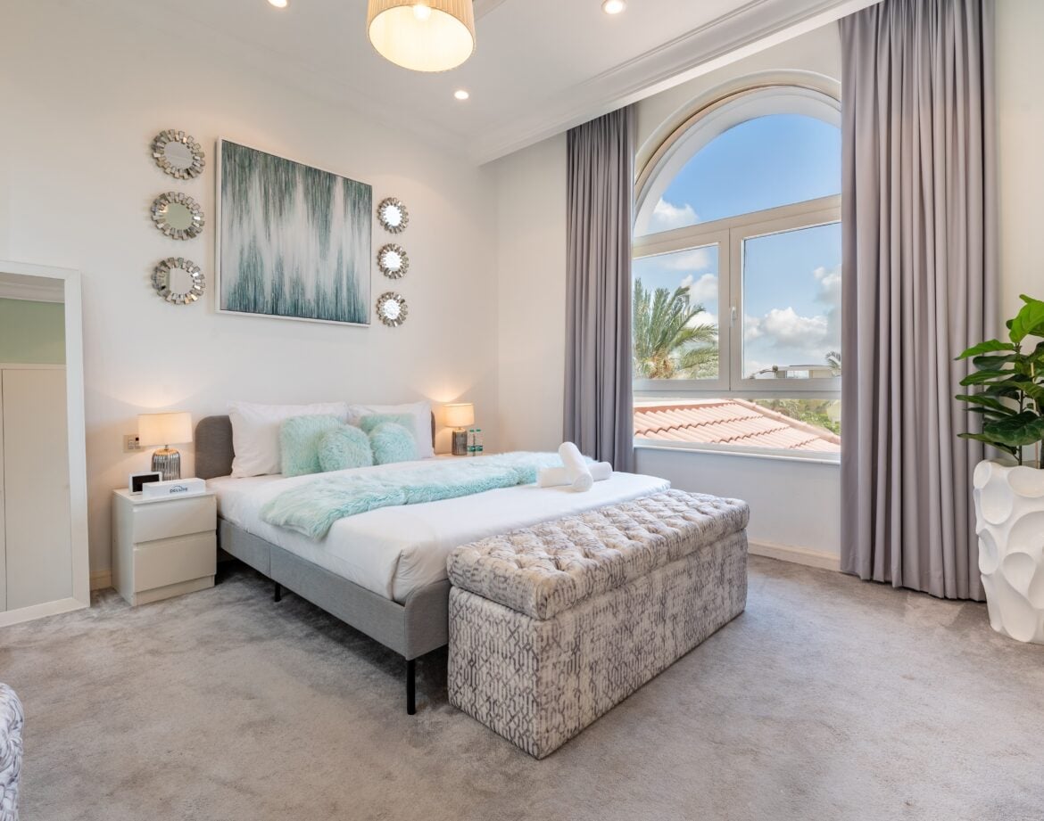 Beachfront 6BR Villa with Two Assistant Rooms, Thatched Poolside Cabana, Private Pool, BBQ Area & Private Beach Access in Frond P — photo 39