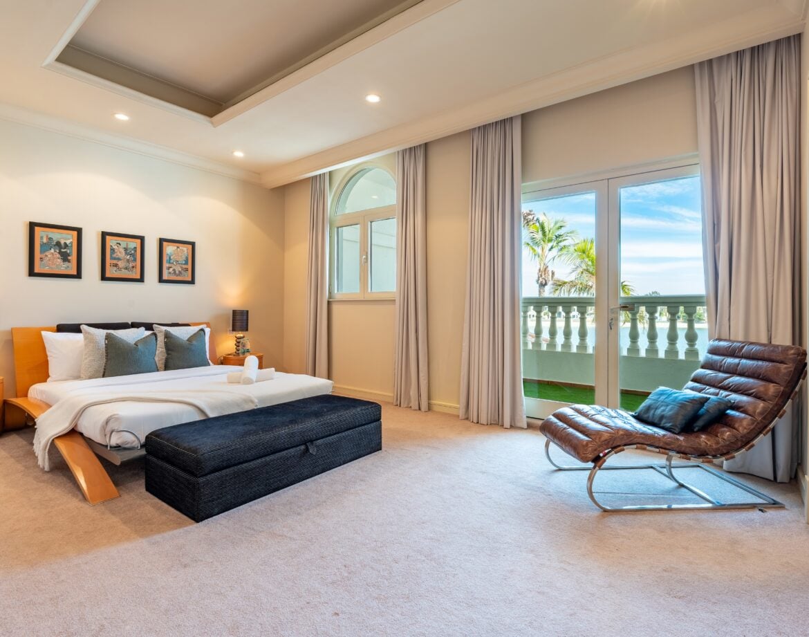 Beachfront 6BR Villa with Two Assistant Rooms, Thatched Poolside Cabana, Private Pool, BBQ Area & Private Beach Access in Frond P — photo 43