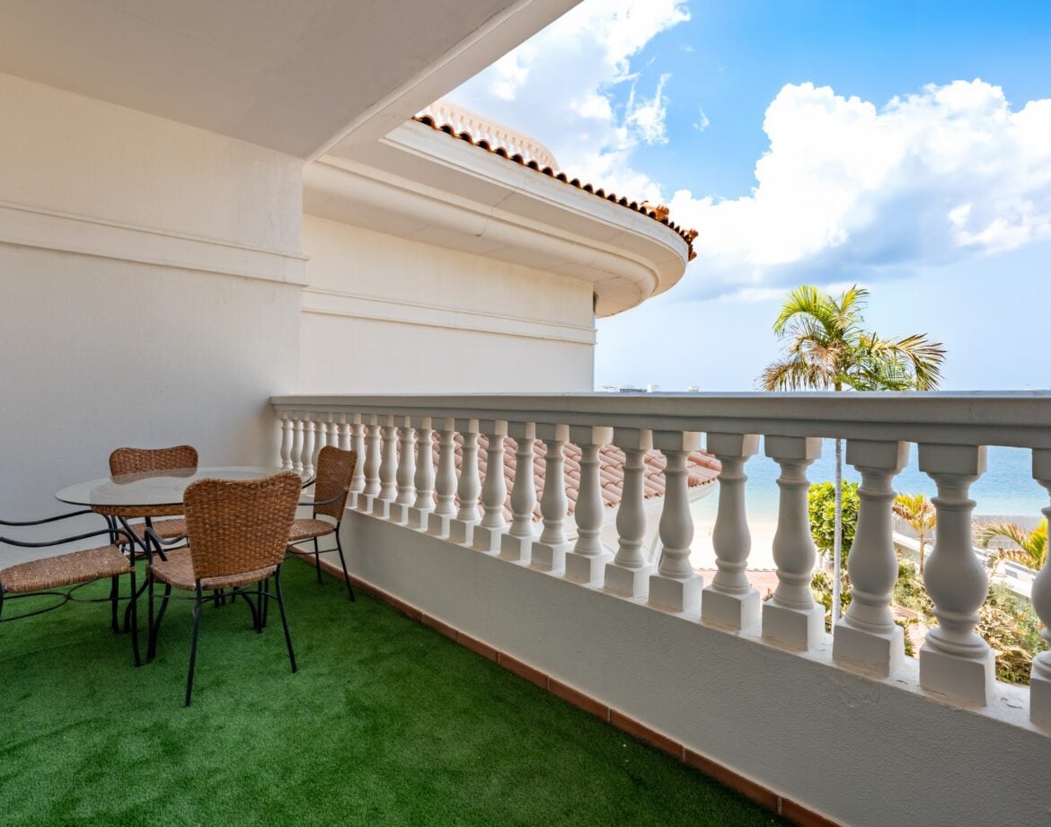 Beachfront 6BR Villa with Two Assistant Rooms, Thatched Poolside Cabana, Private Pool, BBQ Area & Private Beach Access in Frond P — photo 45
