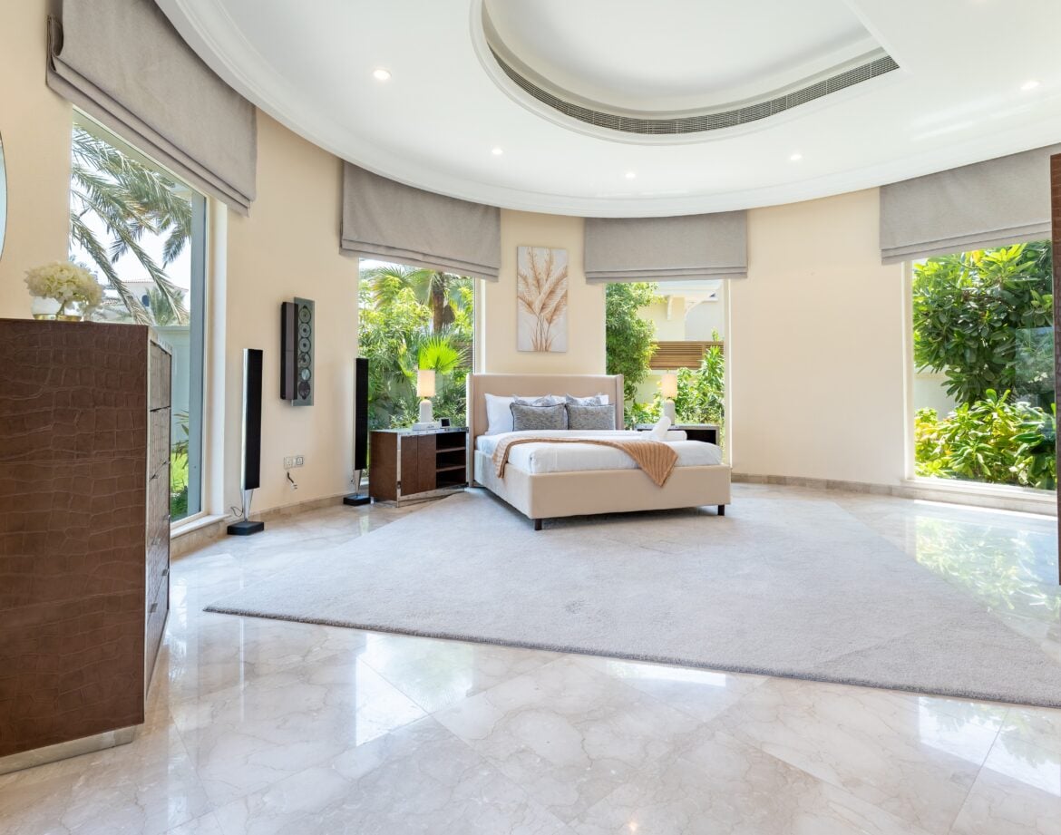 Beachfront 6BR Villa with Two Assistant Rooms, Thatched Poolside Cabana, Private Pool, BBQ Area & Private Beach Access in Frond P — photo 52